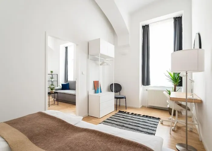 Spacious 2br Near Attractions By Hm Apartmán
