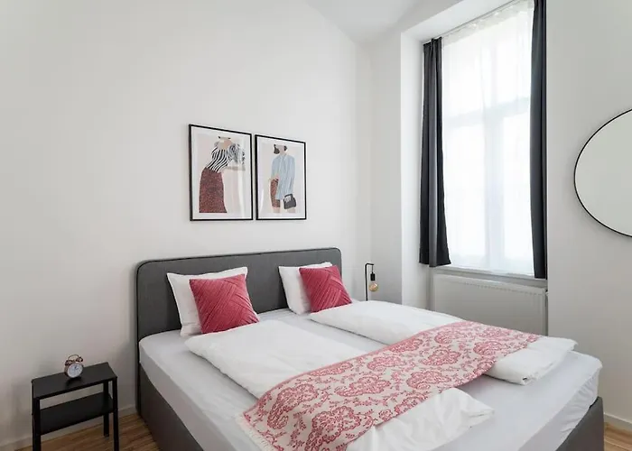 Spacious 2br Near Attractions By Hm