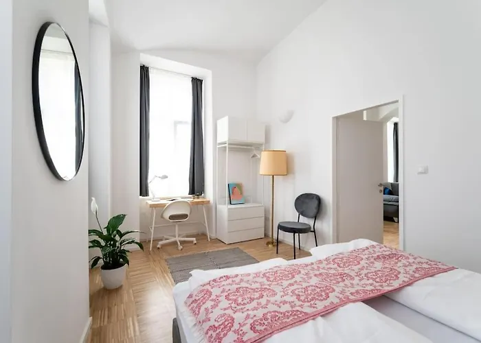 Spacious 2br Near Attractions By Hm *